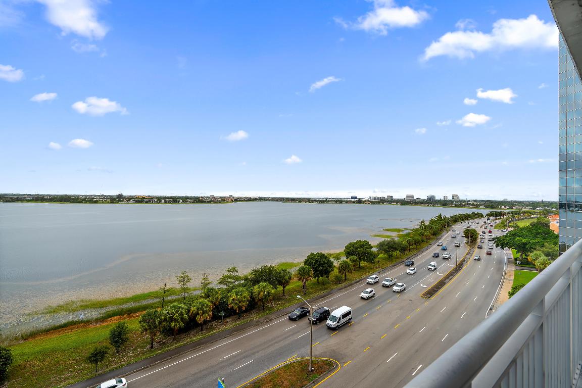 300 S Australian Avenue 811