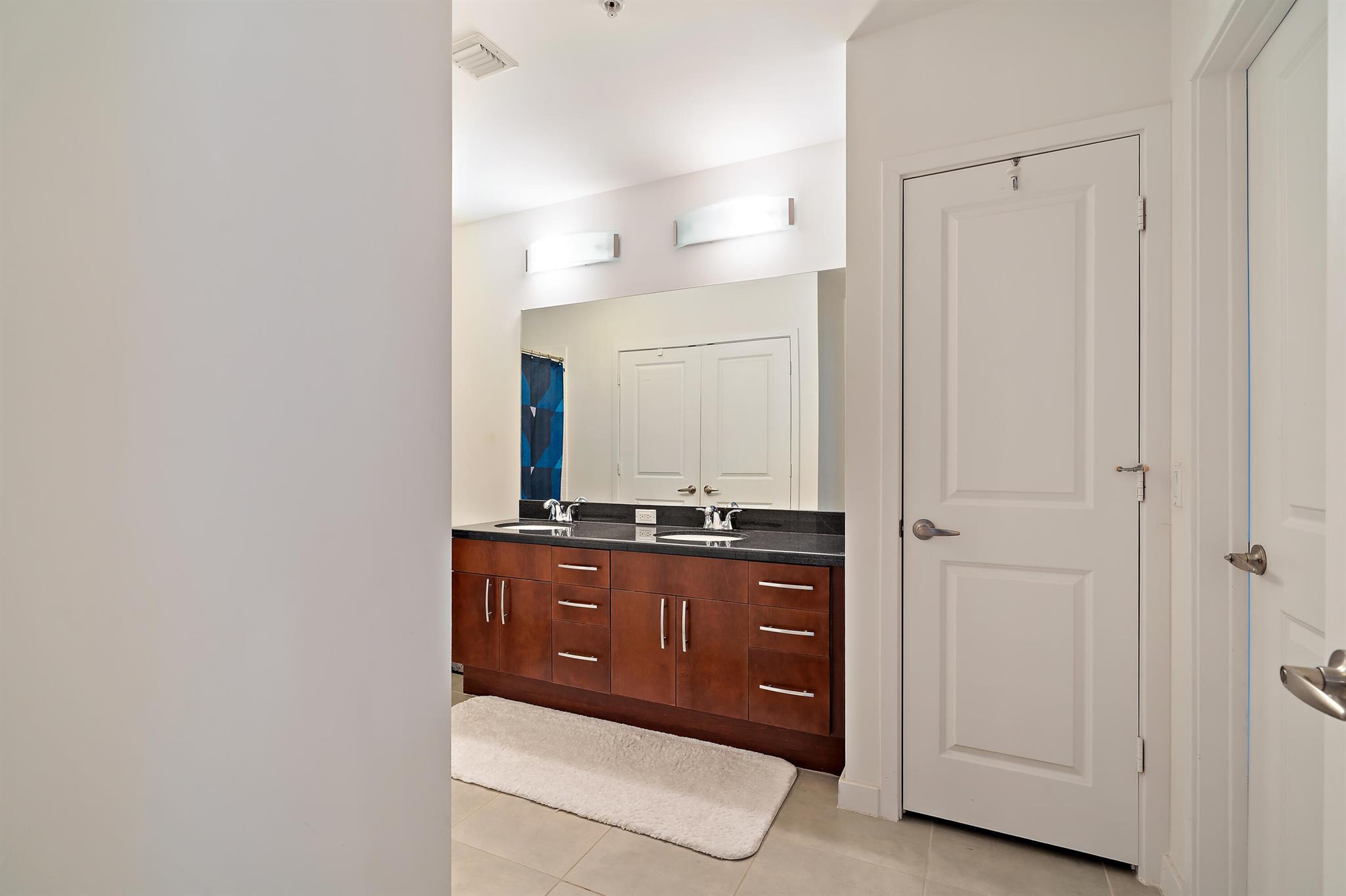 300 S Australian Avenue 811