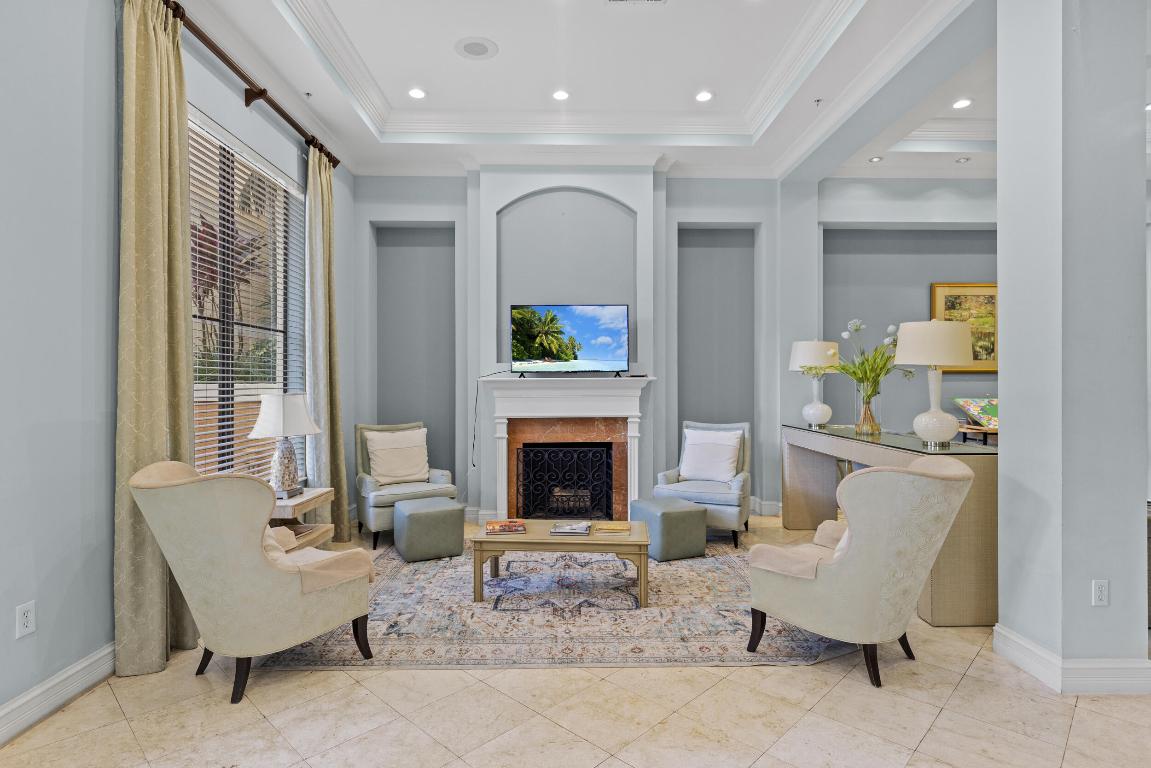 630 S Sapodilla Avenue 202