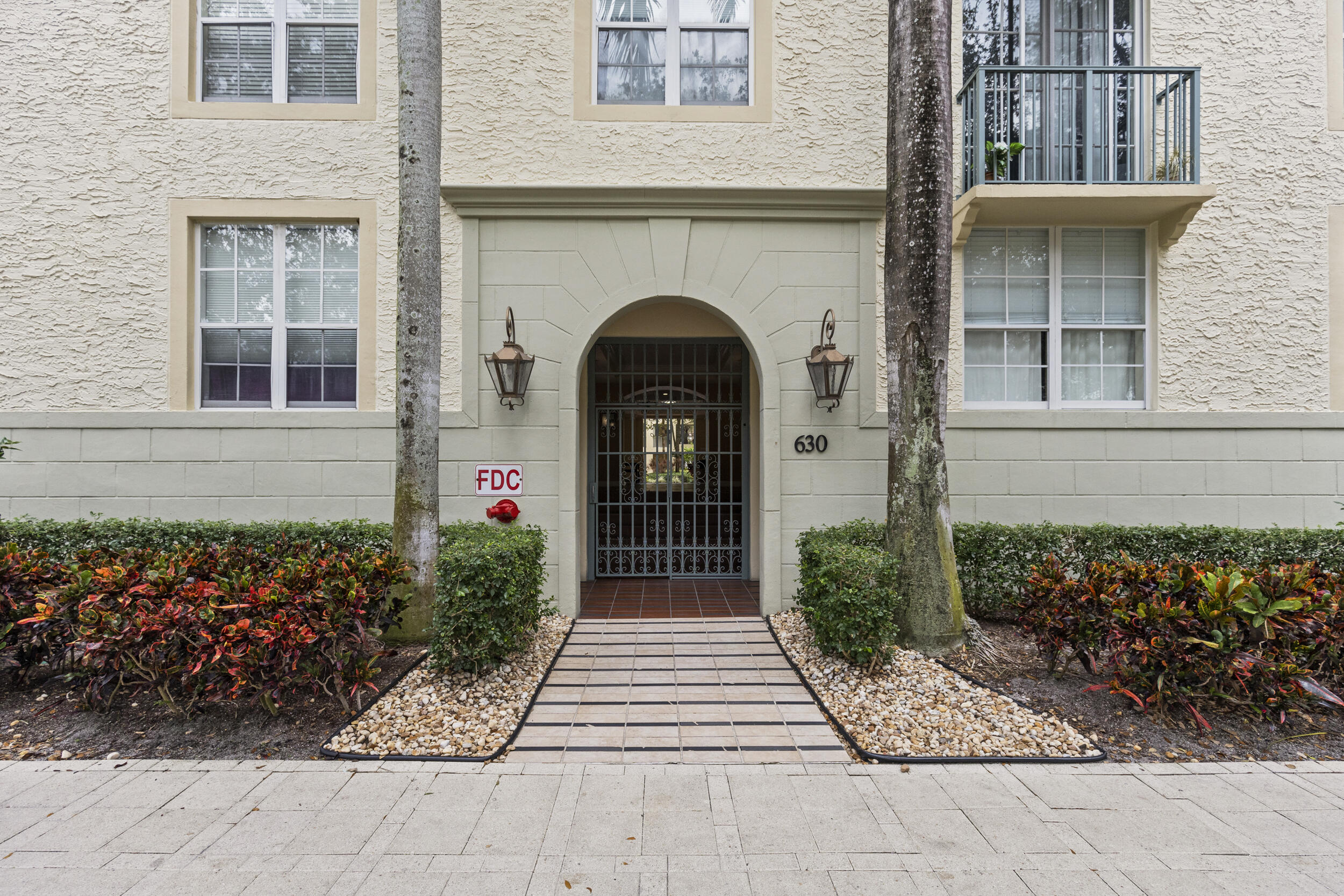 630 S Sapodilla Avenue 202
