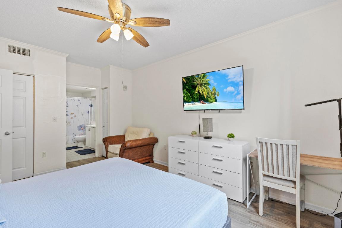 630 S Sapodilla Avenue 202