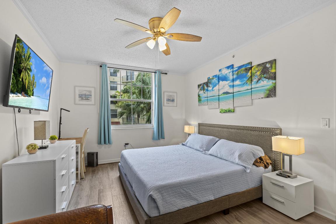 630 S Sapodilla Avenue 202