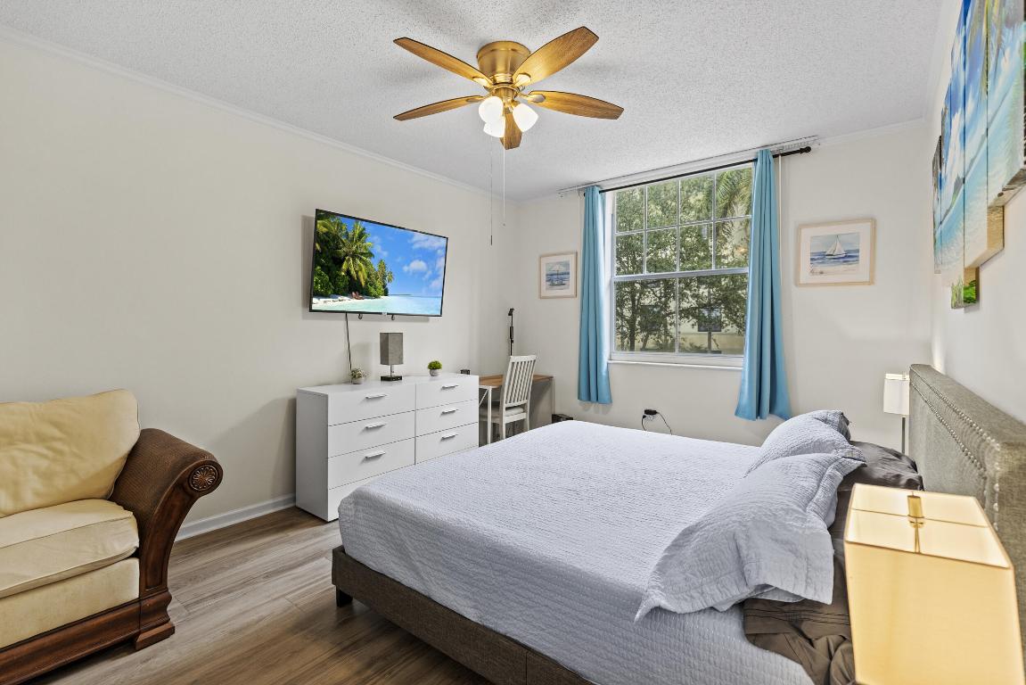 630 S Sapodilla Avenue 202