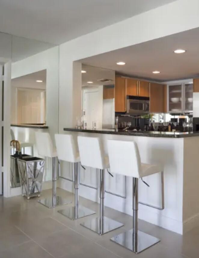 610 Clematis Street 631