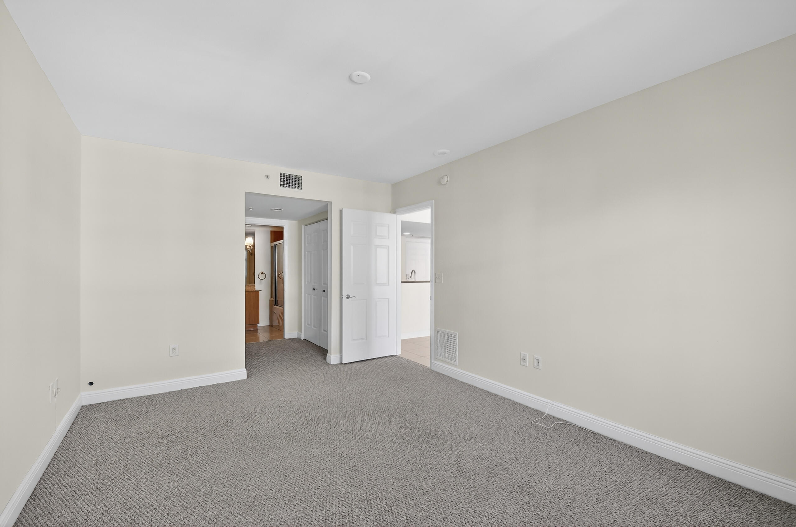 610 Clematis Street 631