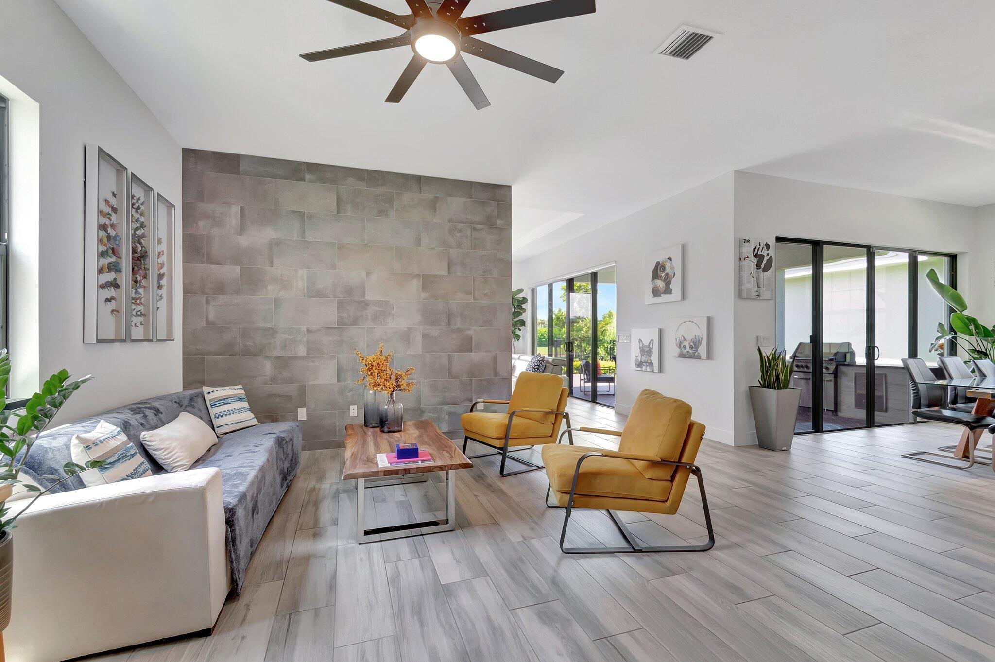 2828 Gin Berry Way