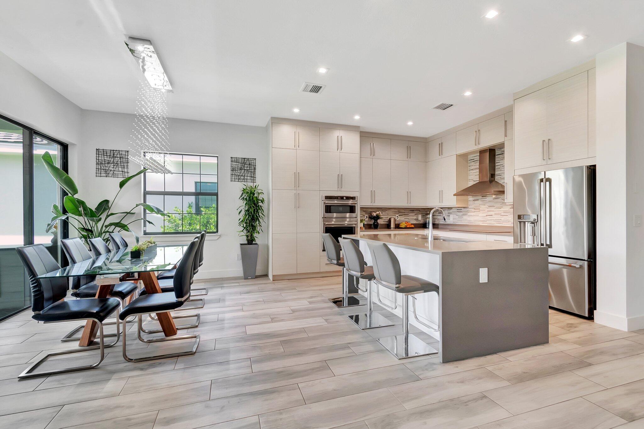 2828 Gin Berry Way
