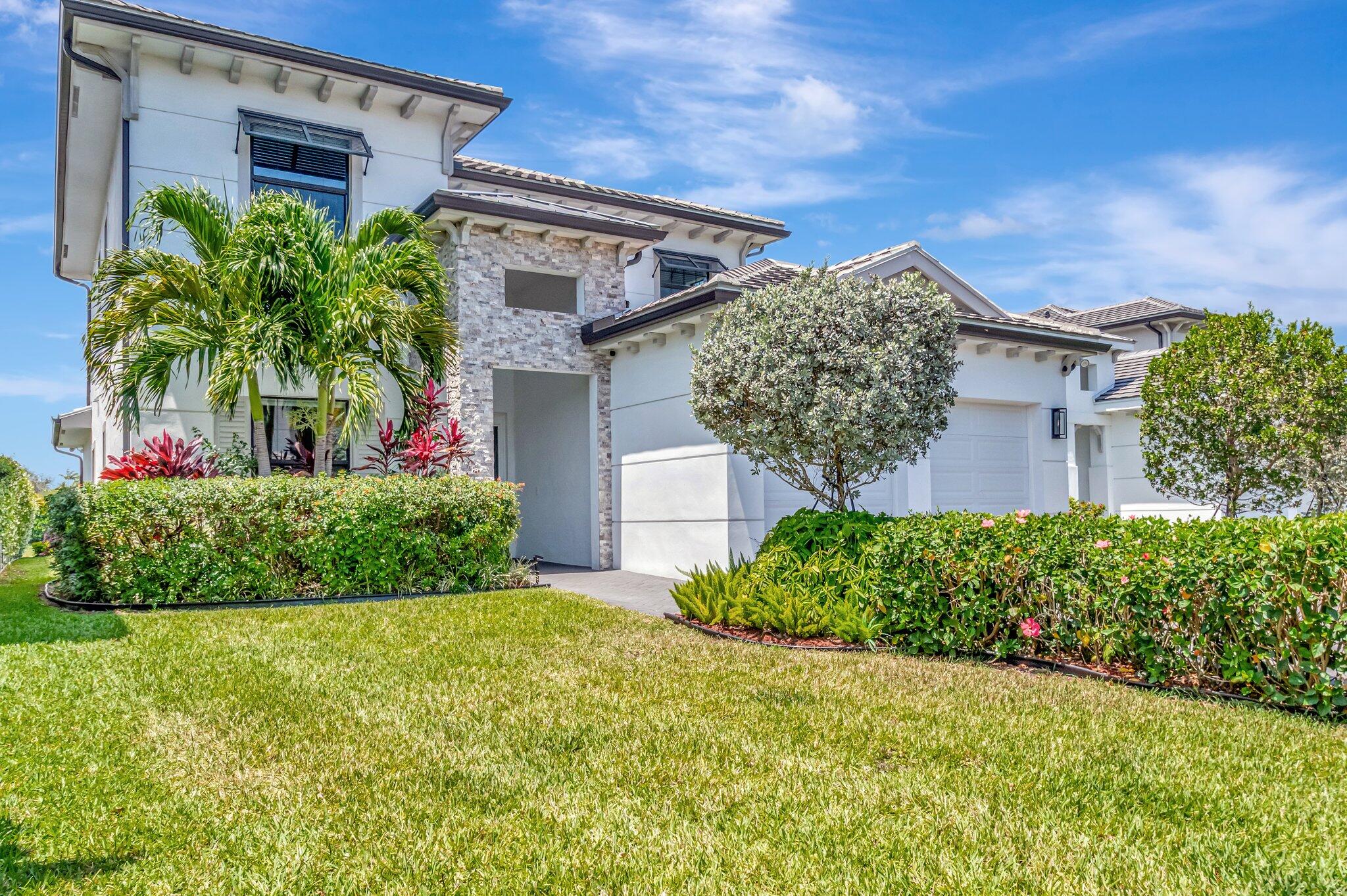 2828 Gin Berry Way