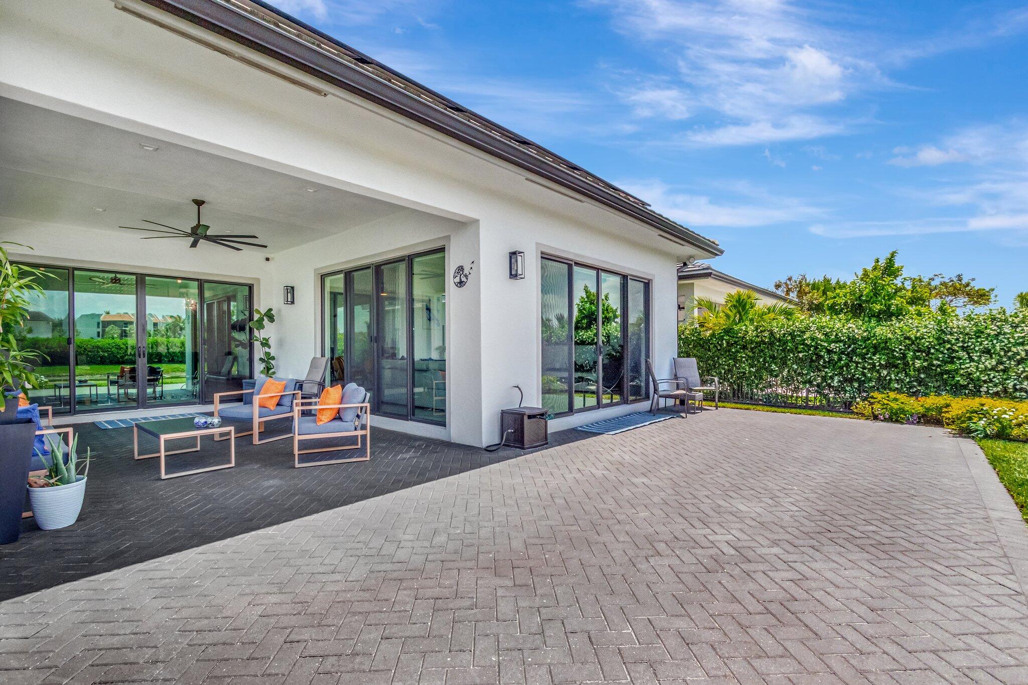 2828 Gin Berry Way