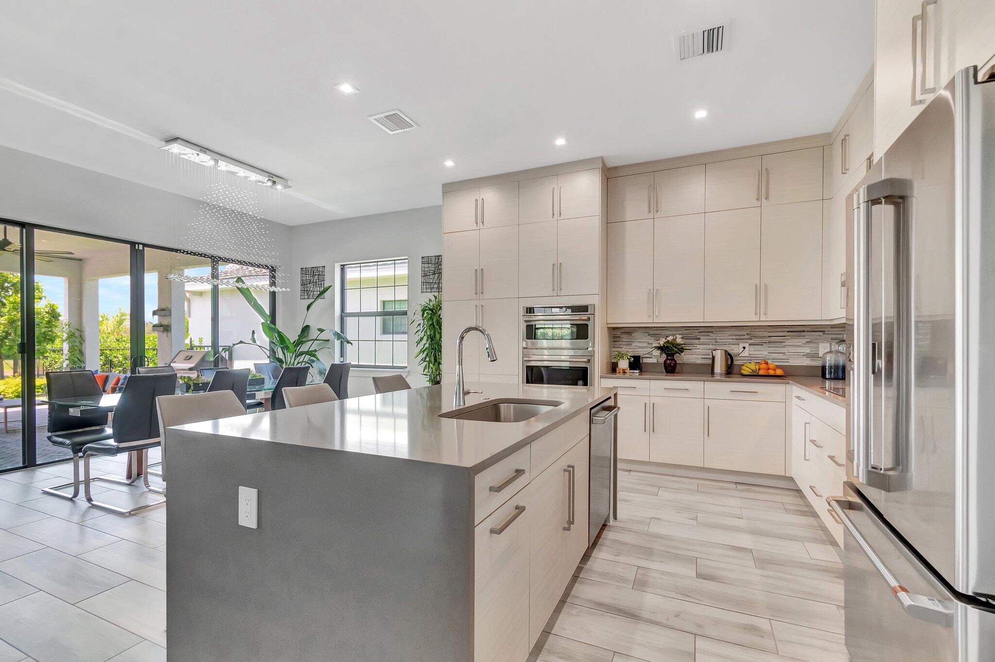 2828 Gin Berry Way