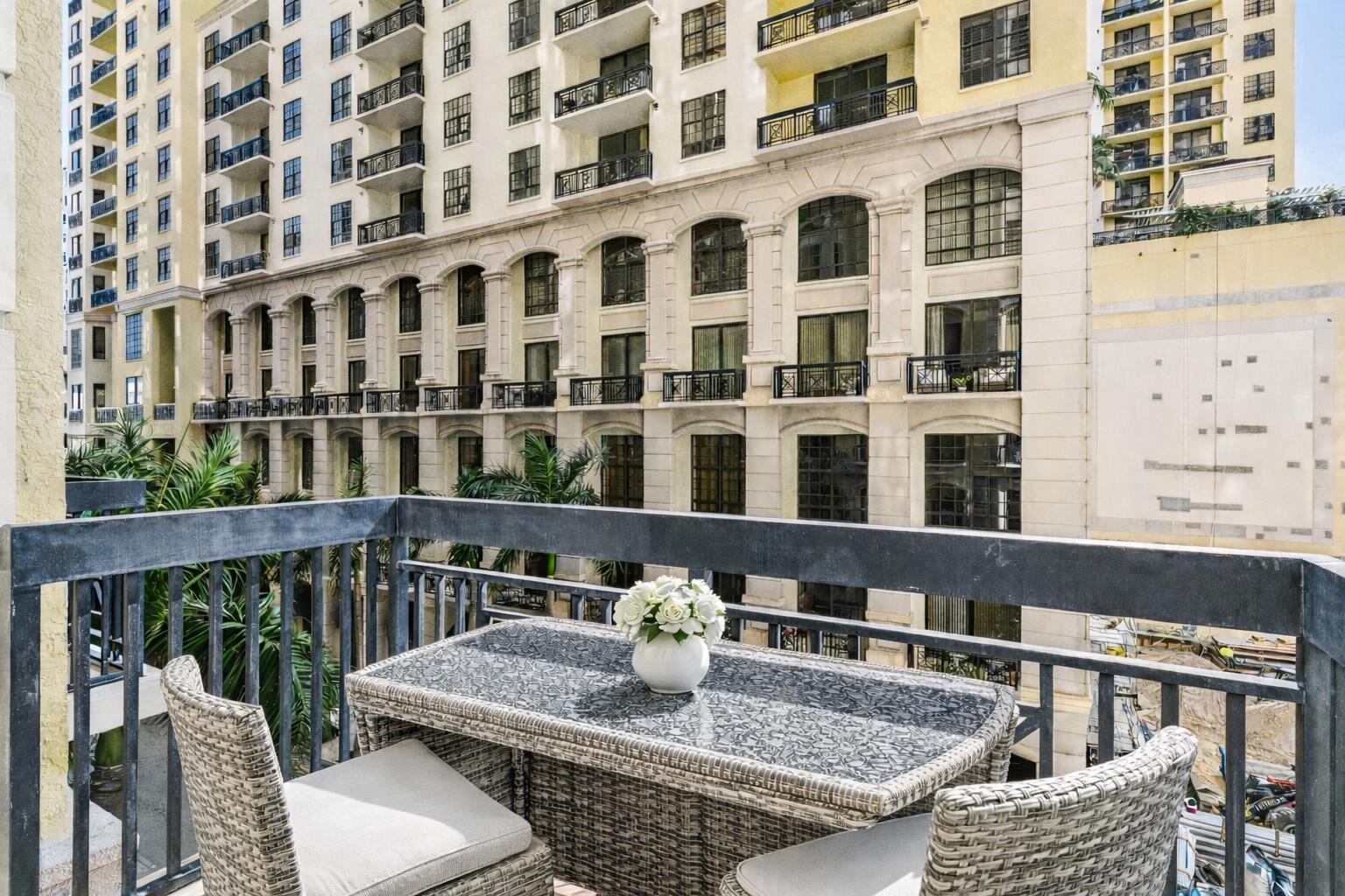 701 S Olive Avenue 305