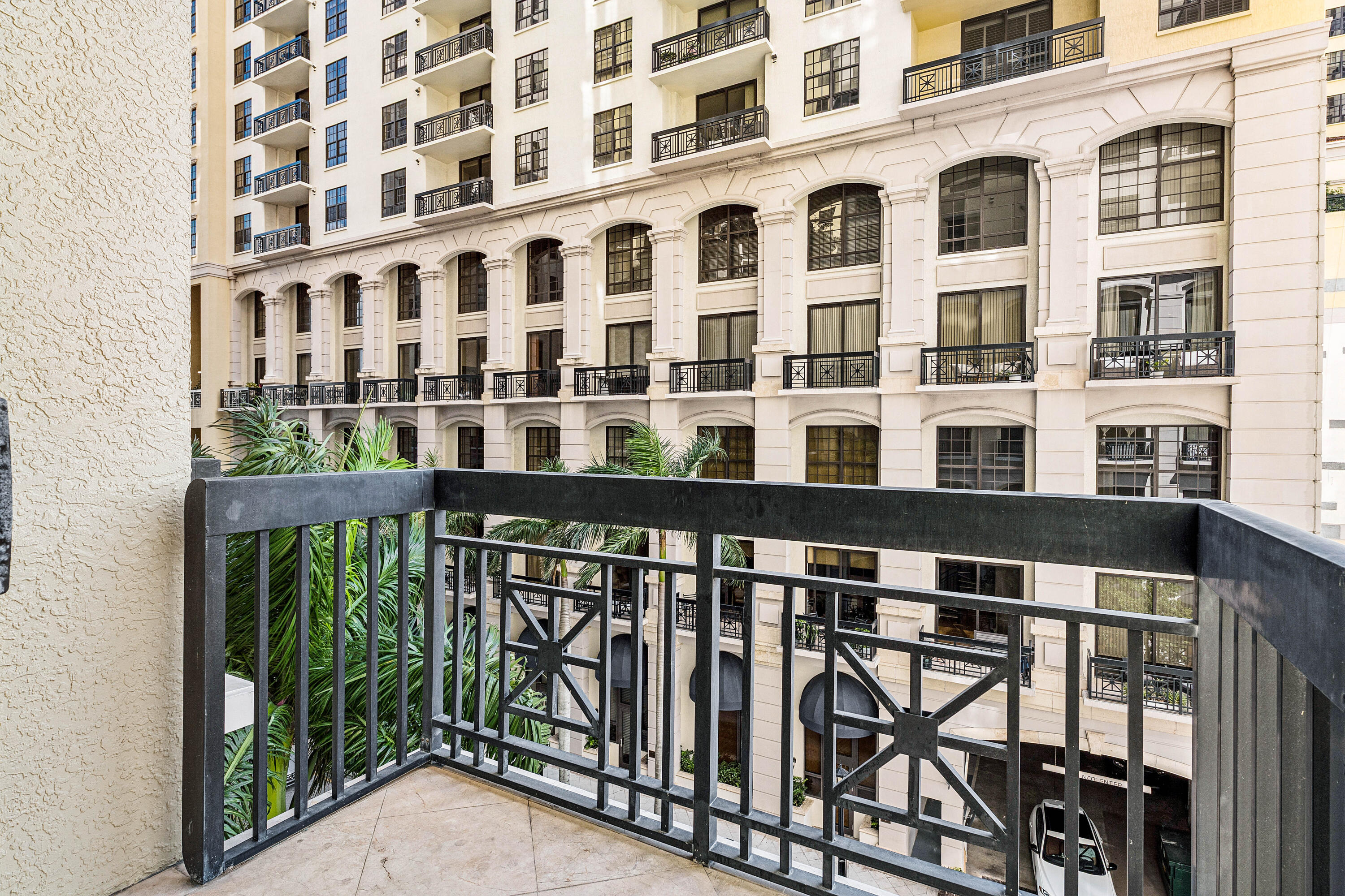 701 S Olive Avenue 305