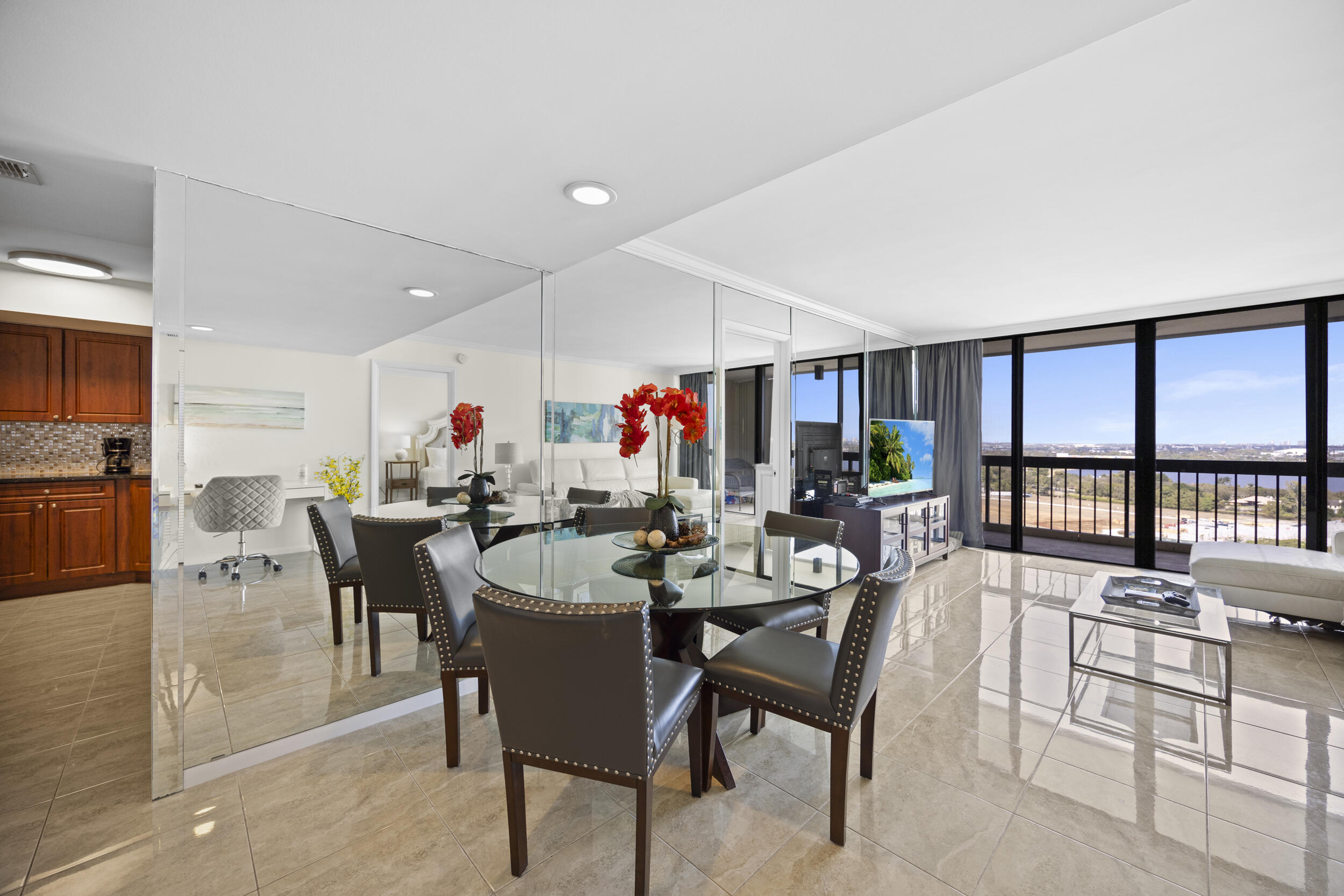 2425 Presidential Way Ph2