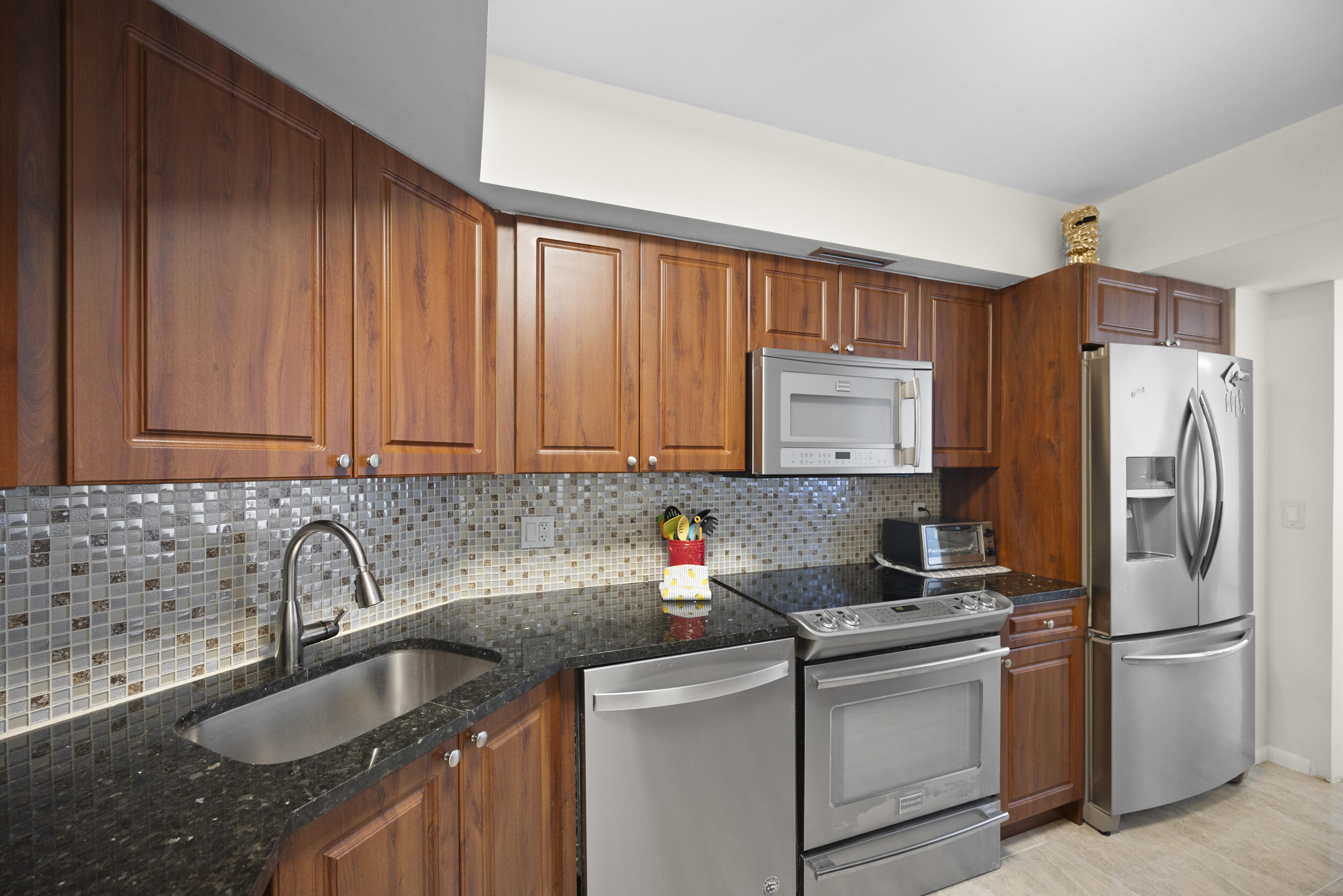 2425 Presidential Way Ph2