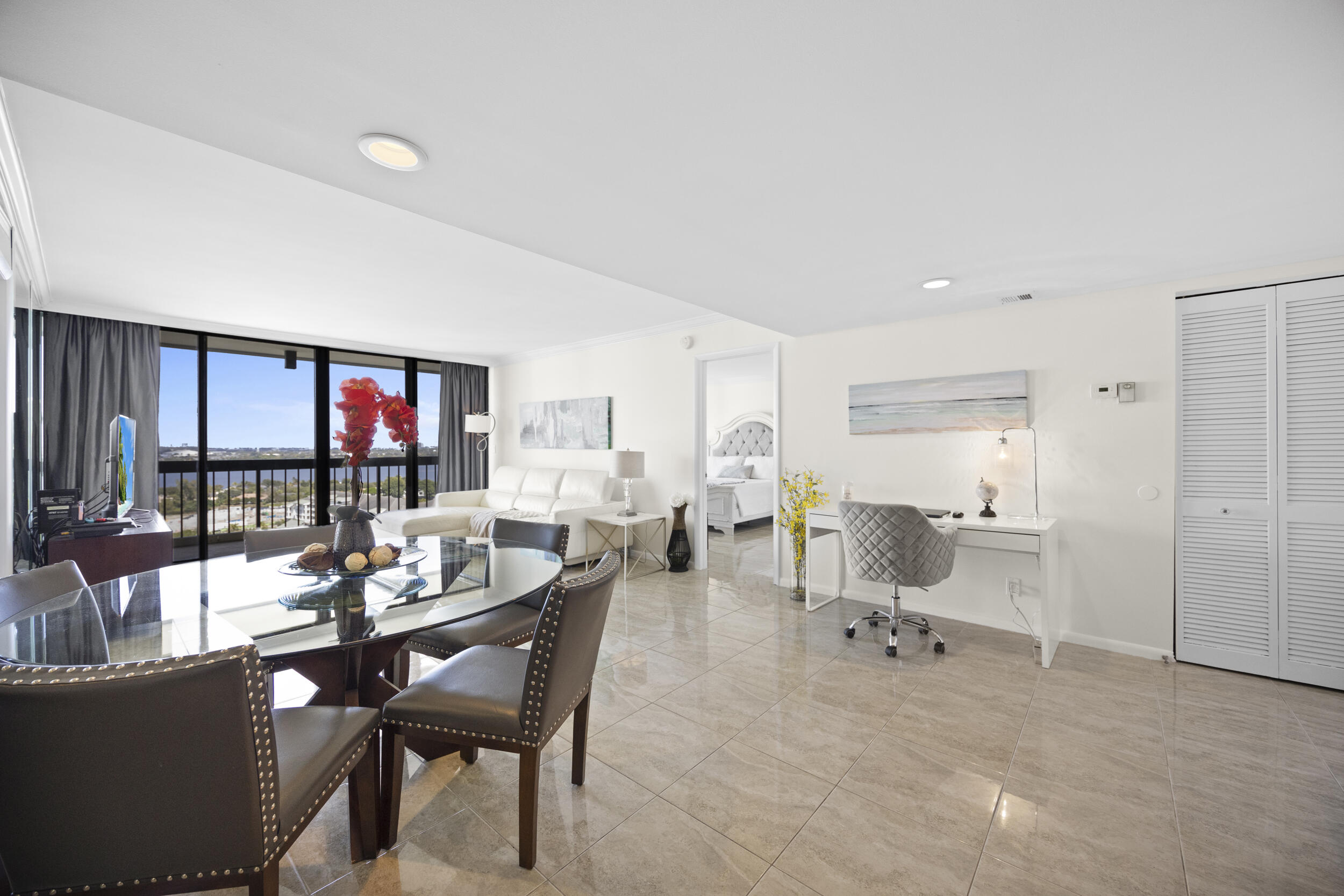 2425 Presidential Way Ph2