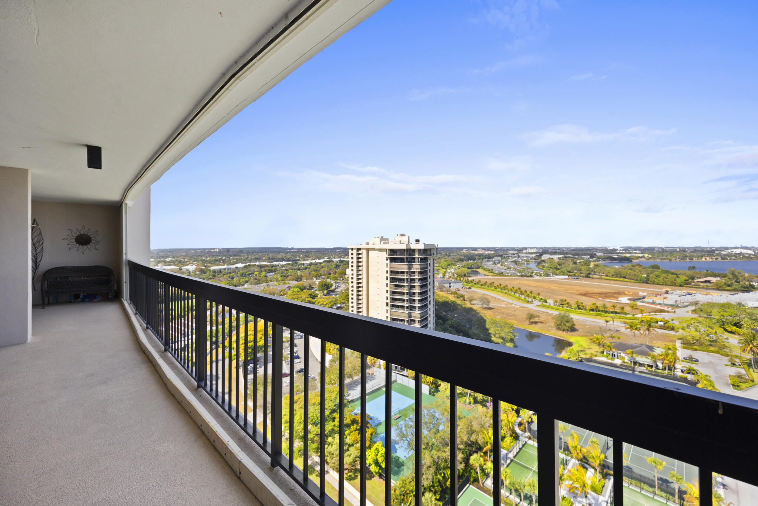 2425 Presidential Way Ph2