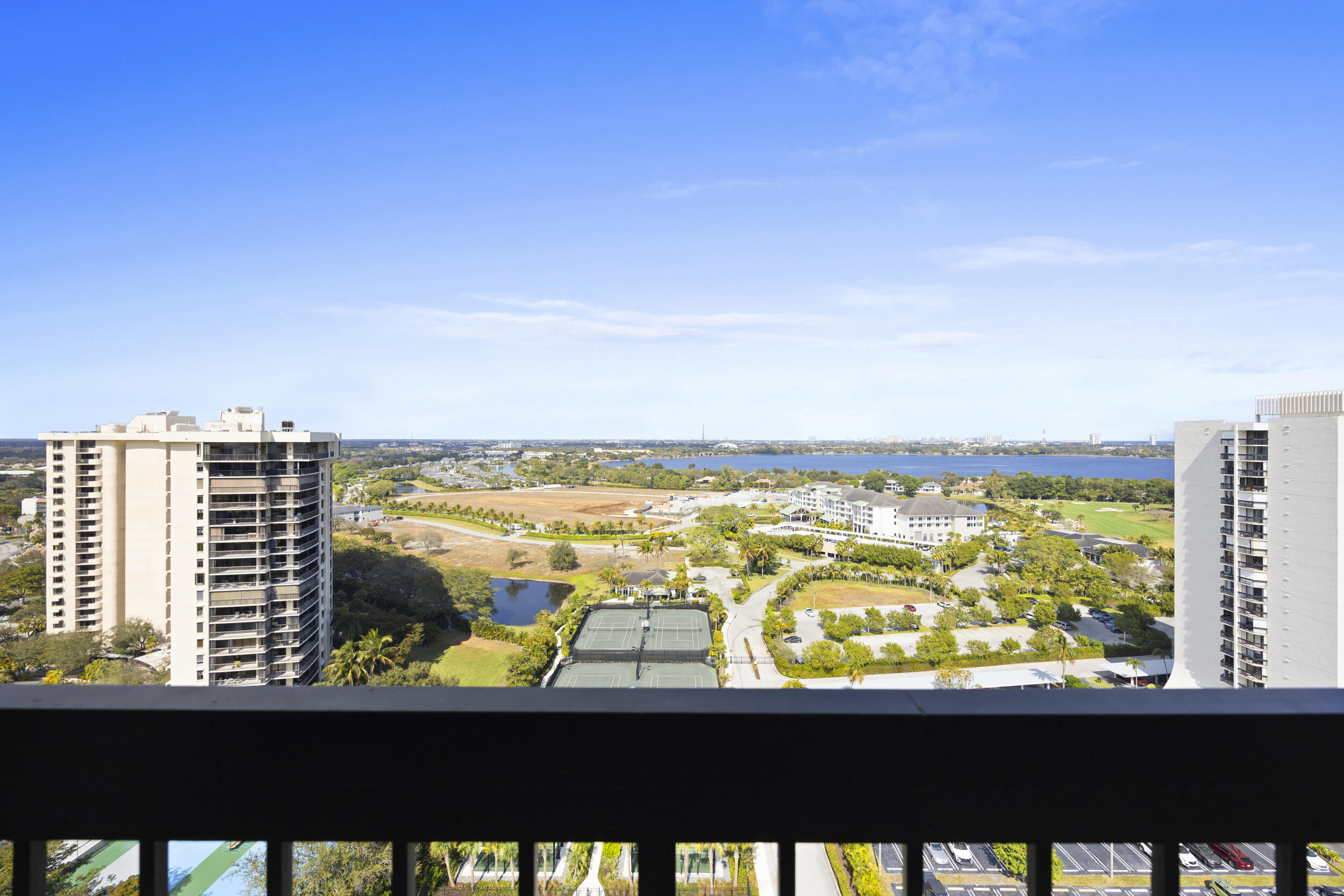 2425 Presidential Way Ph2