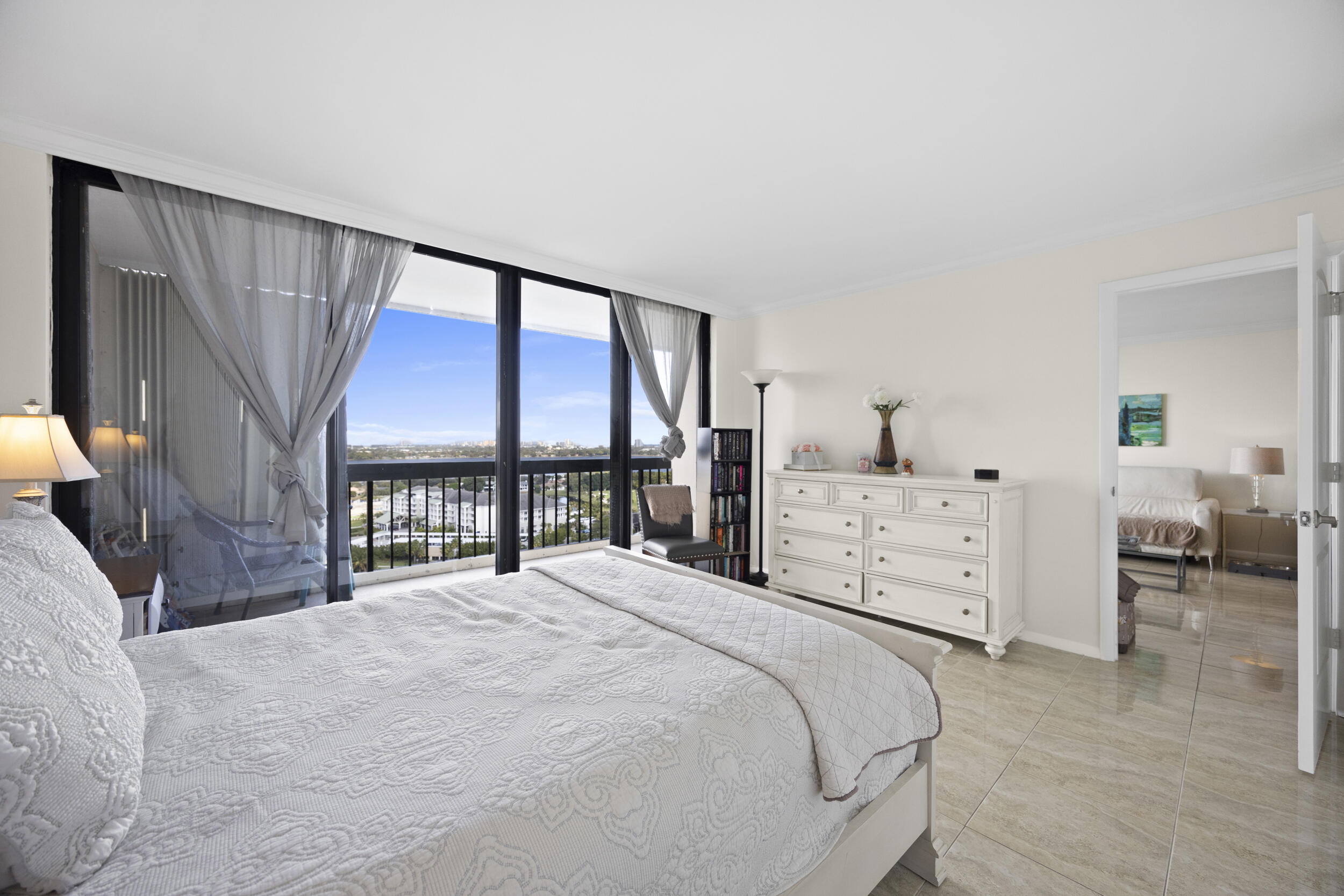 2425 Presidential Way Ph2