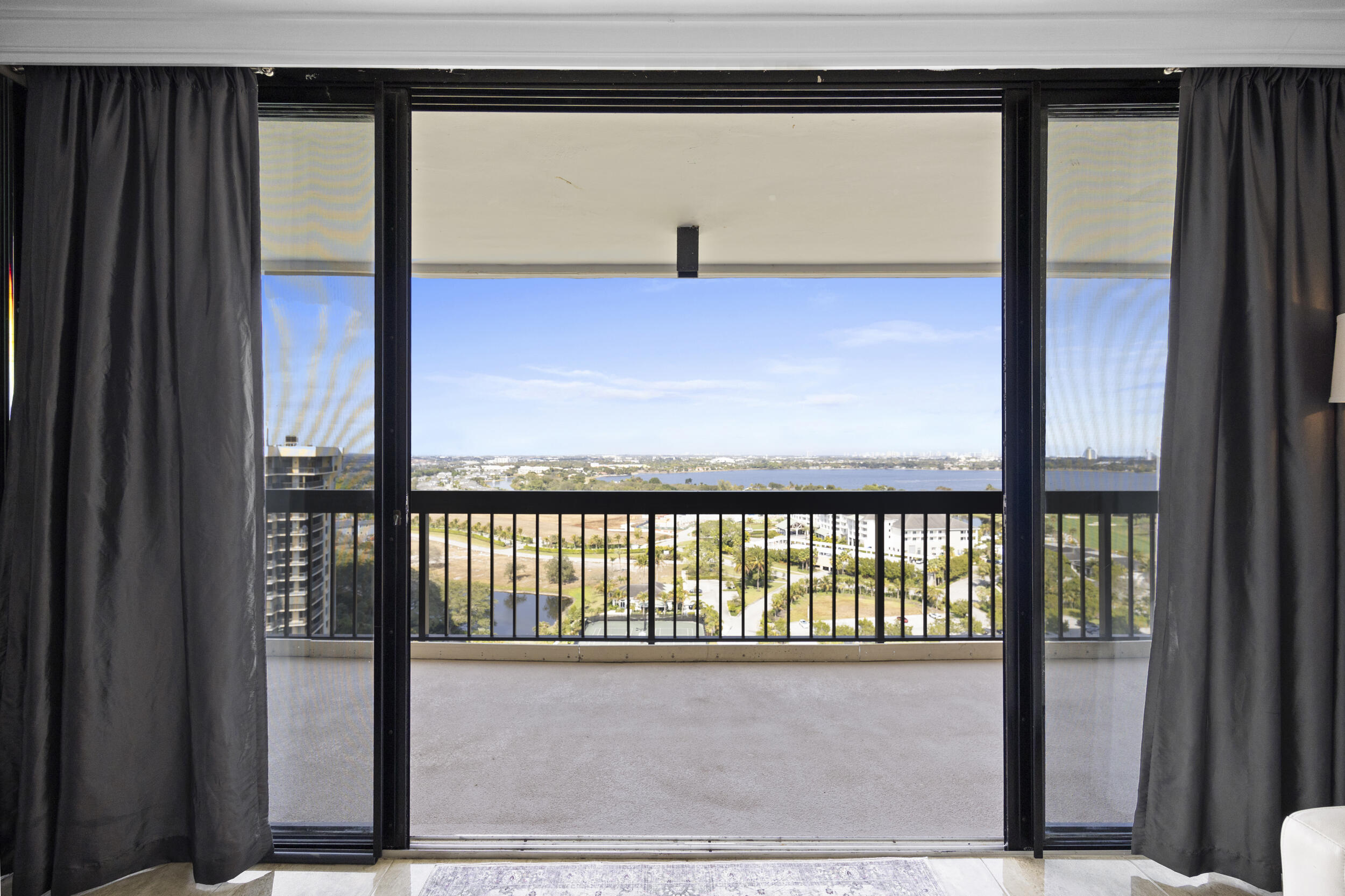 2425 Presidential Way Ph2