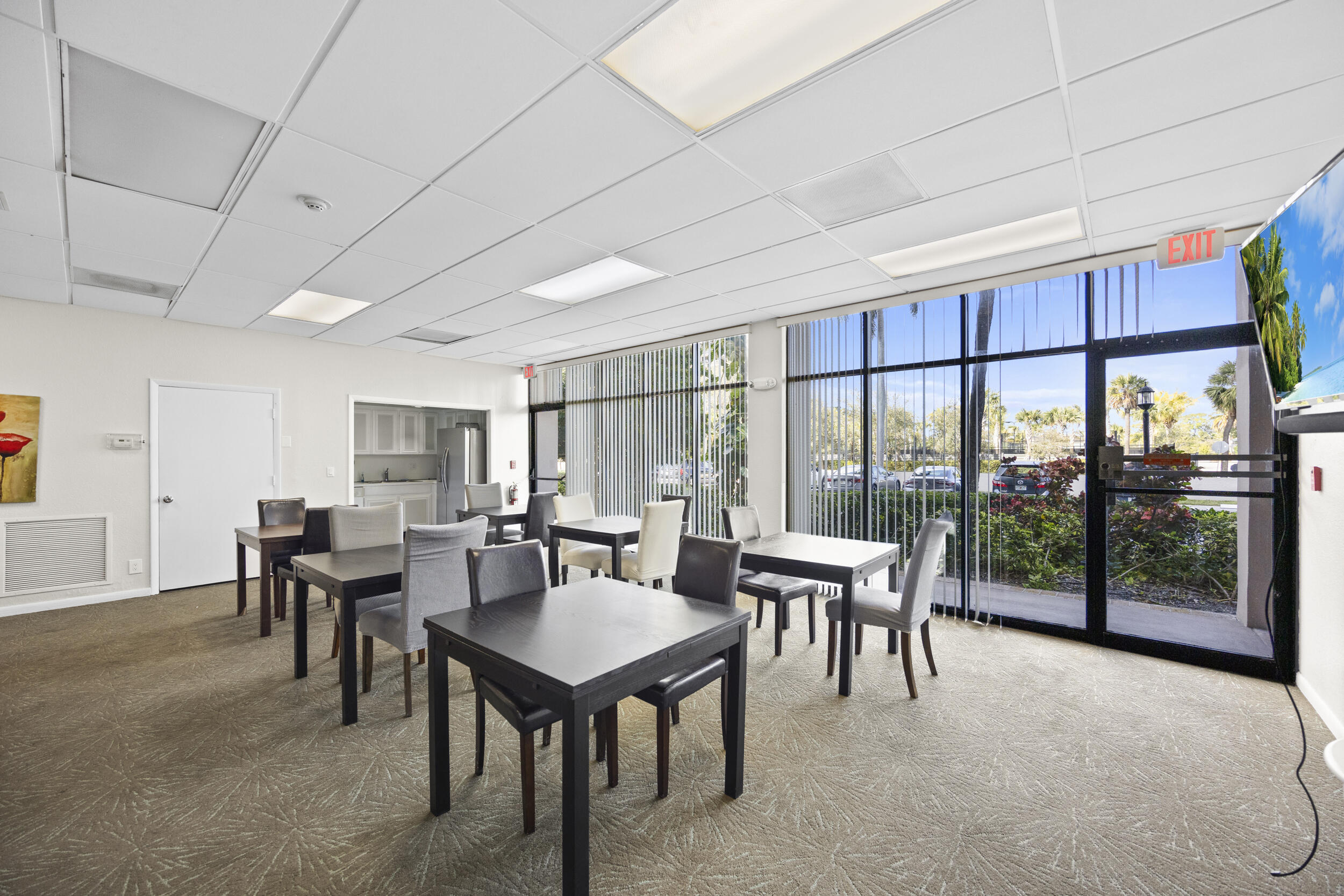 2425 Presidential Way Ph2