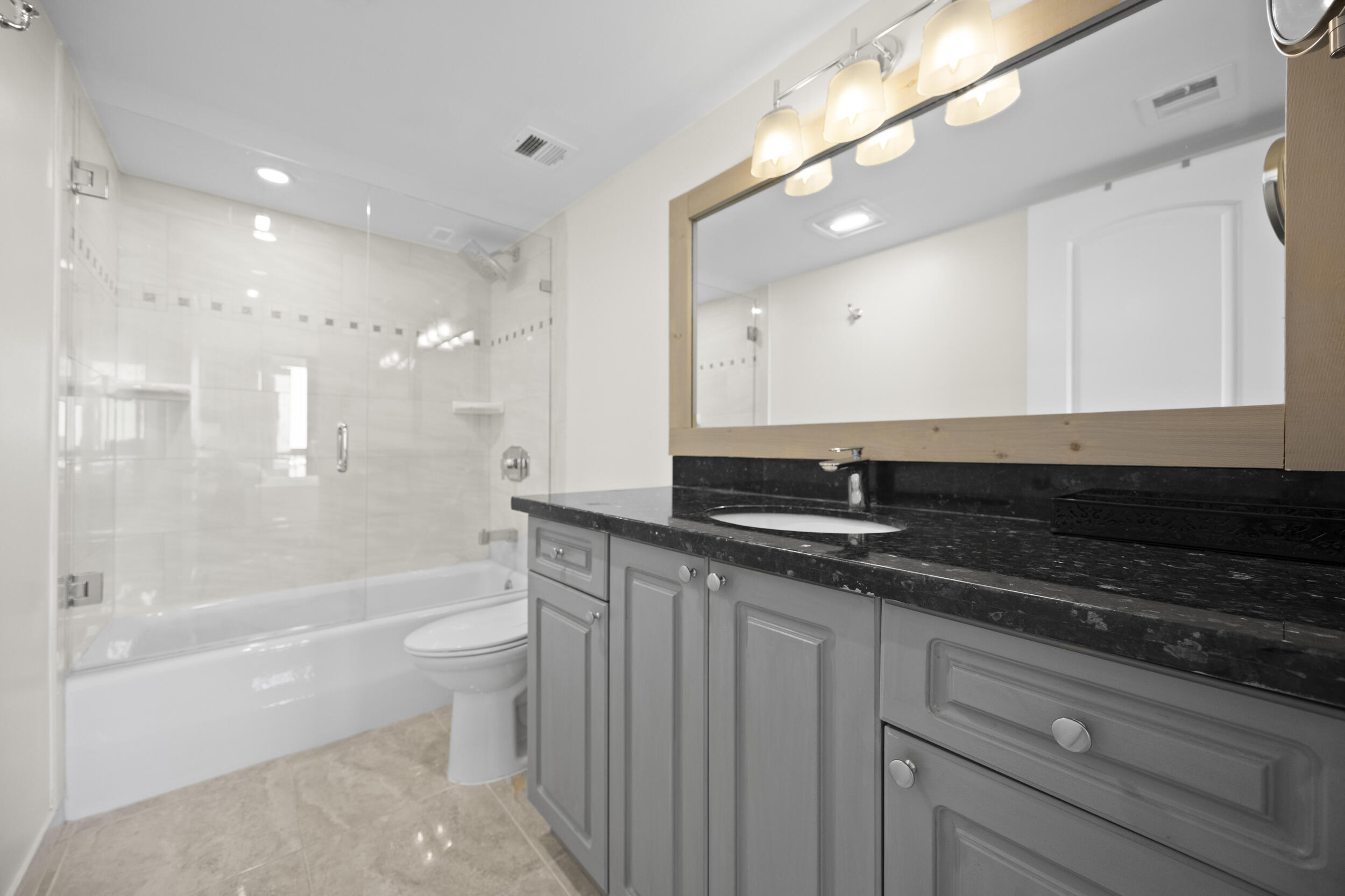 2425 Presidential Way Ph2