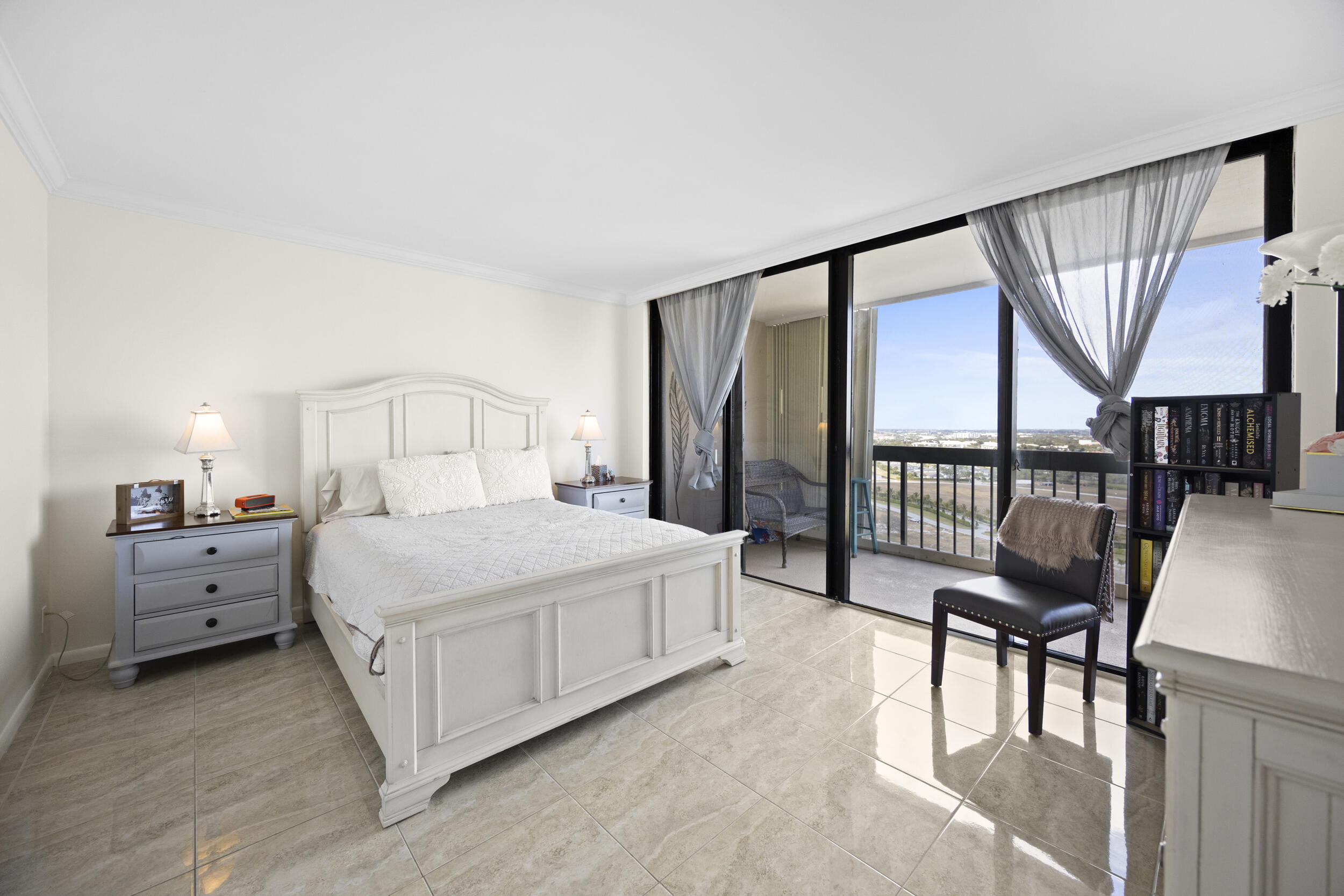 2425 Presidential Way Ph2