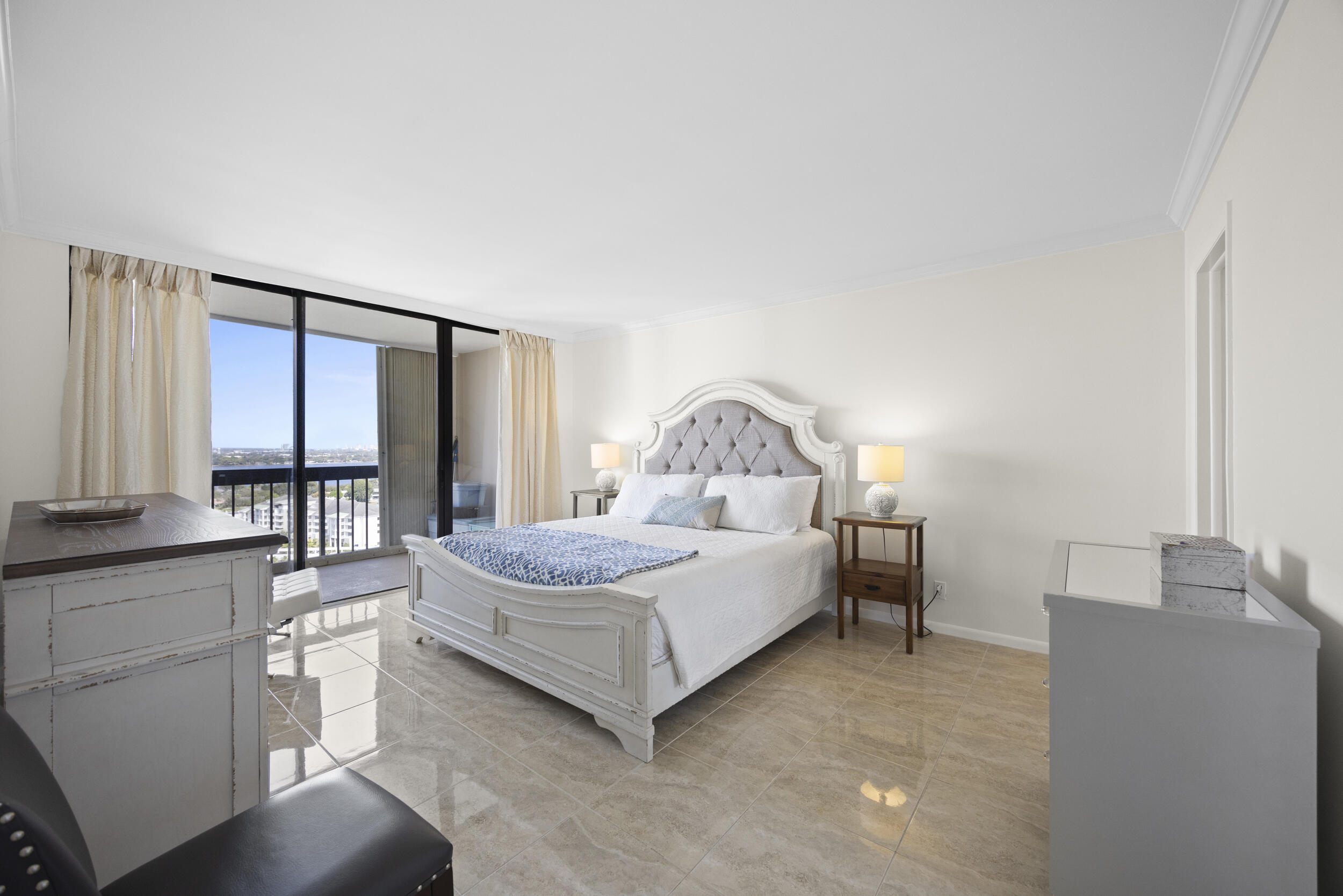 2425 Presidential Way Ph2