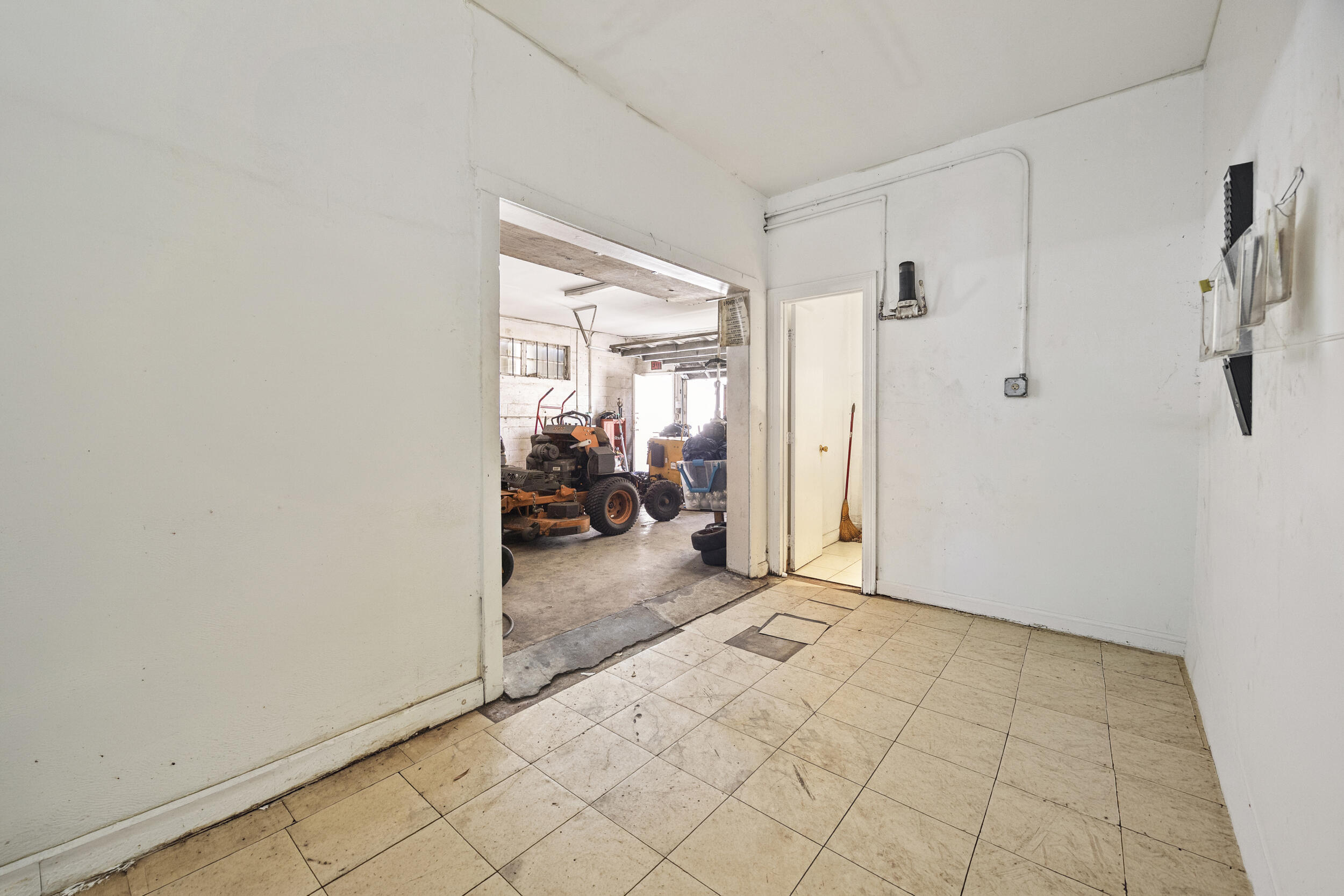 3085 2nd Avenue N, Palm Springs