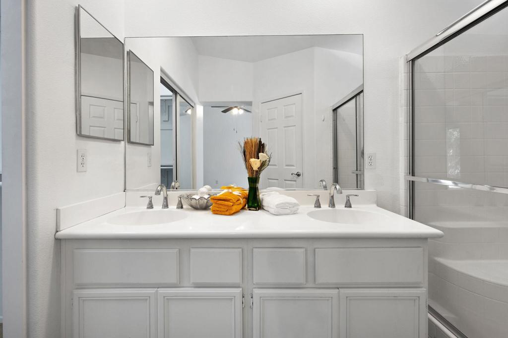 81461 Avenida Esmeralda