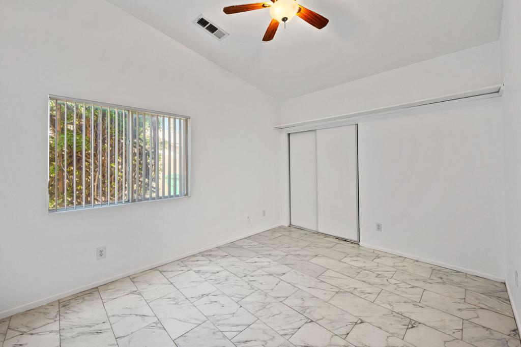 81461 Avenida Esmeralda