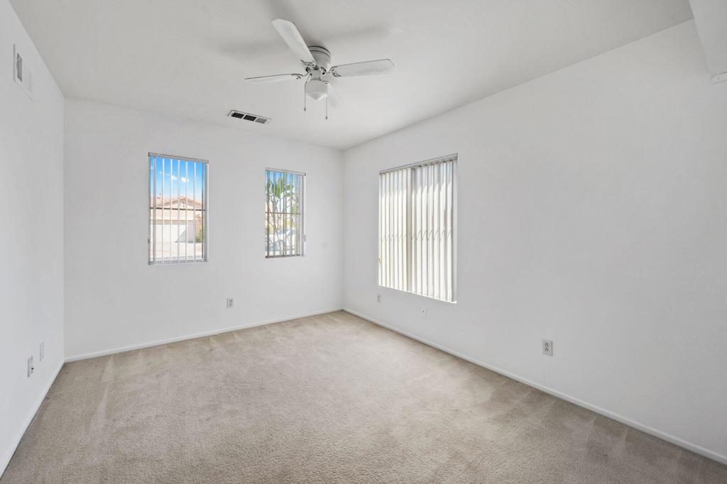 81461 Avenida Esmeralda