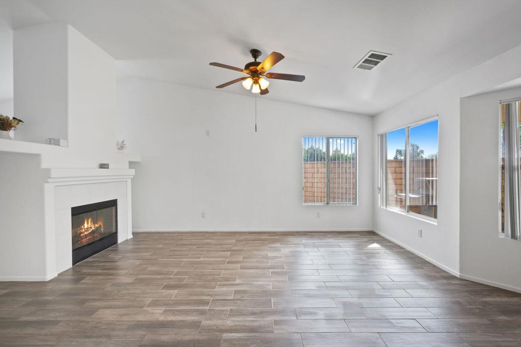 81461 Avenida Esmeralda