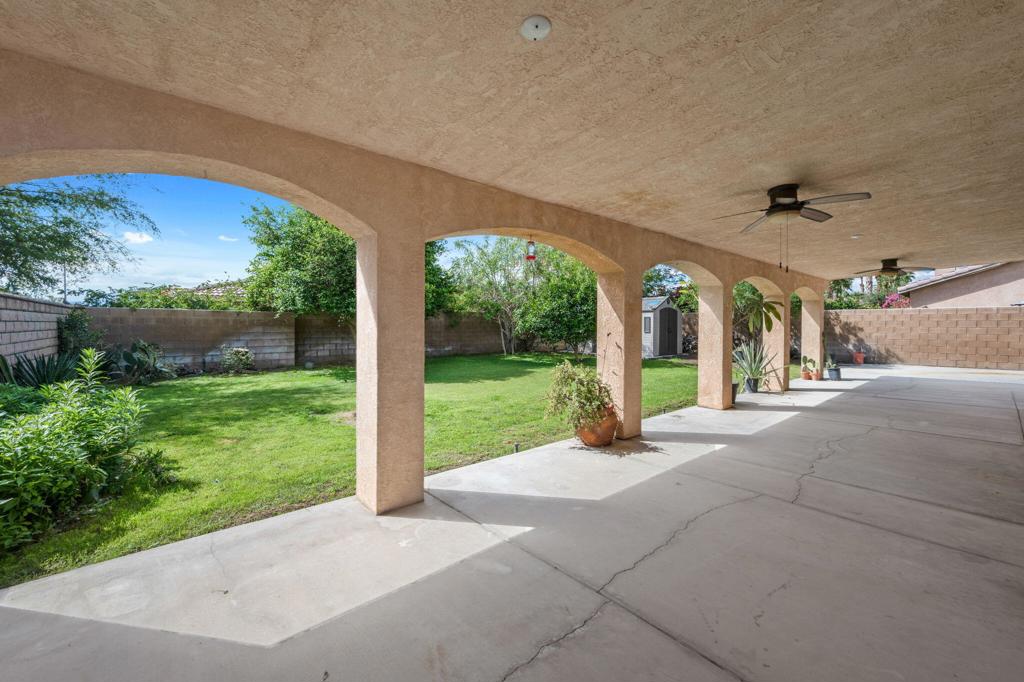 81461 Avenida Esmeralda