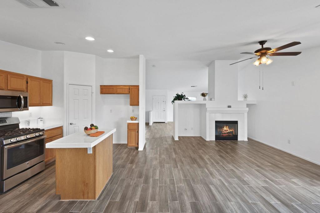 81461 Avenida Esmeralda