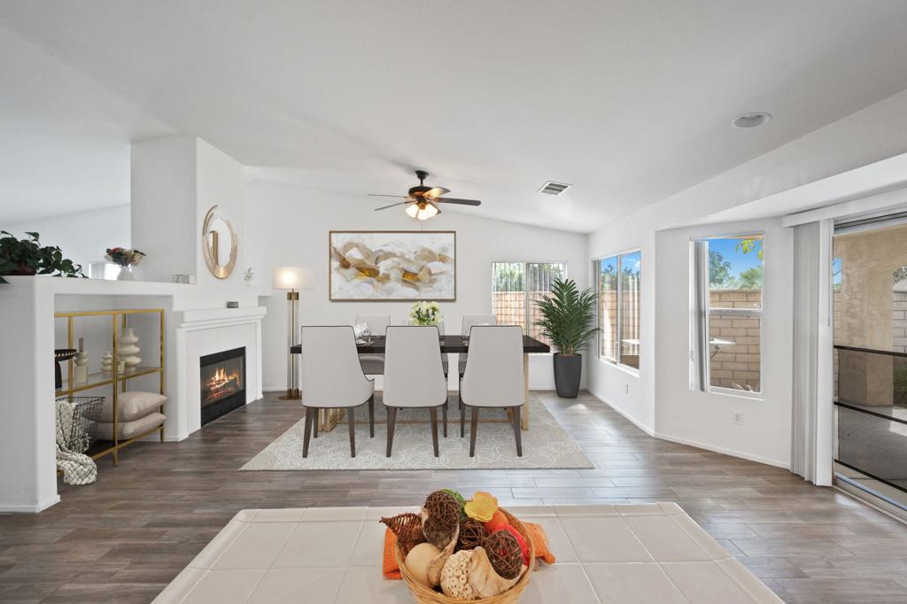 81461 Avenida Esmeralda