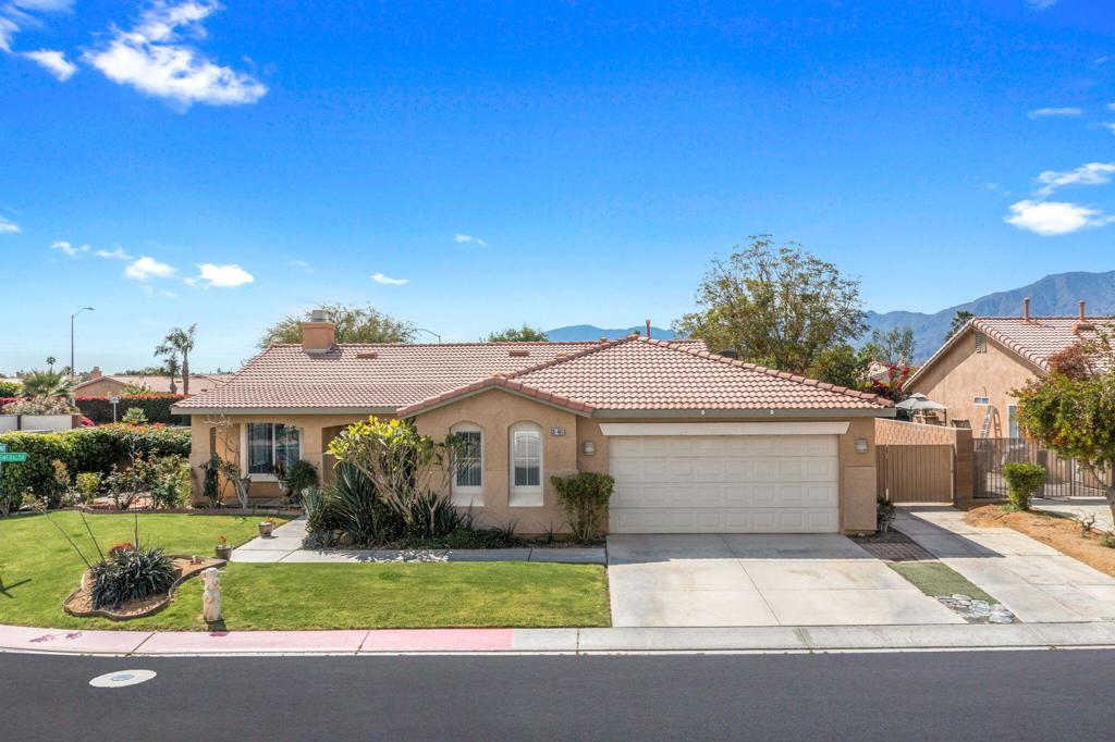 81461 Avenida Esmeralda