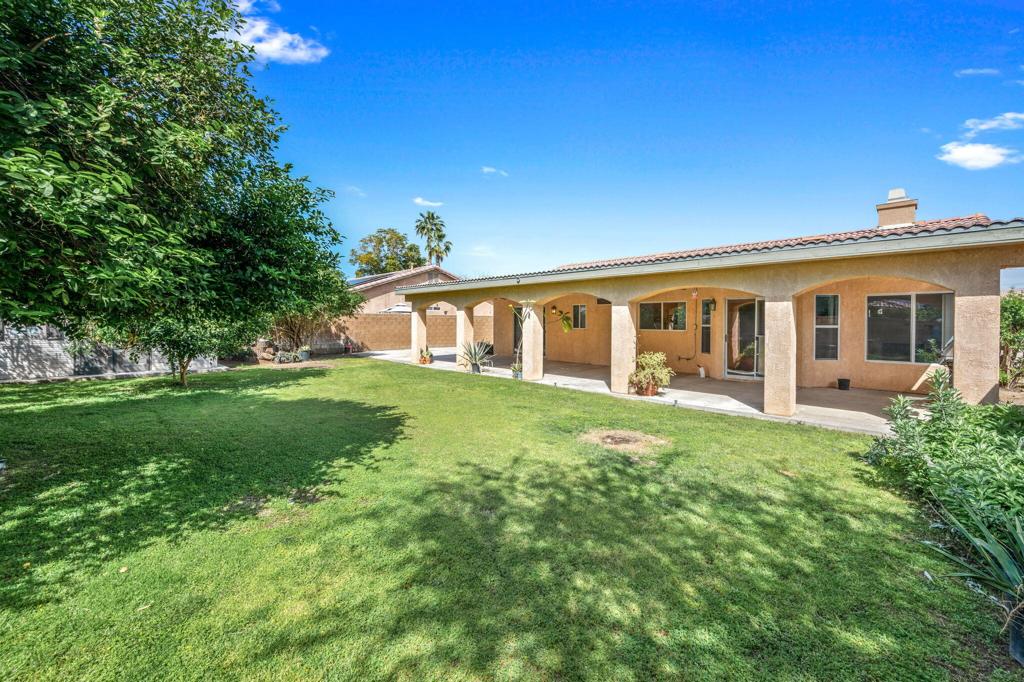 81461 Avenida Esmeralda