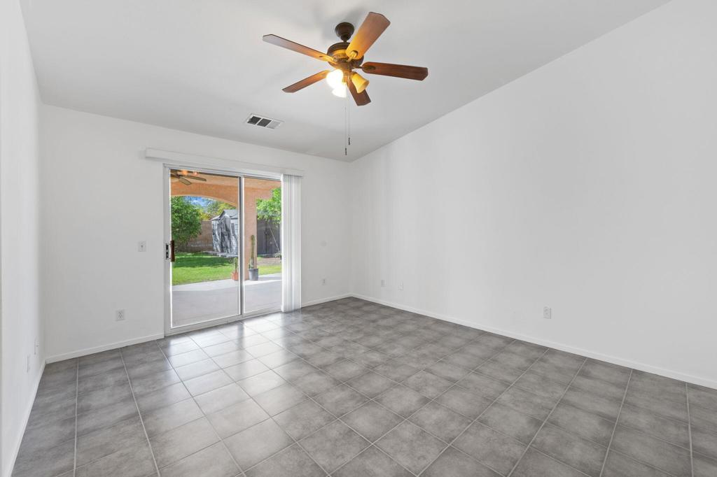 81461 Avenida Esmeralda