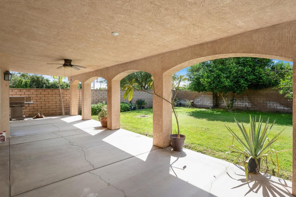 81461 Avenida Esmeralda