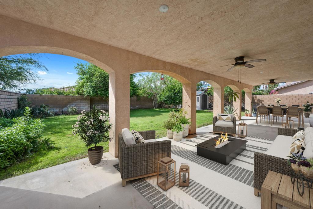 81461 Avenida Esmeralda