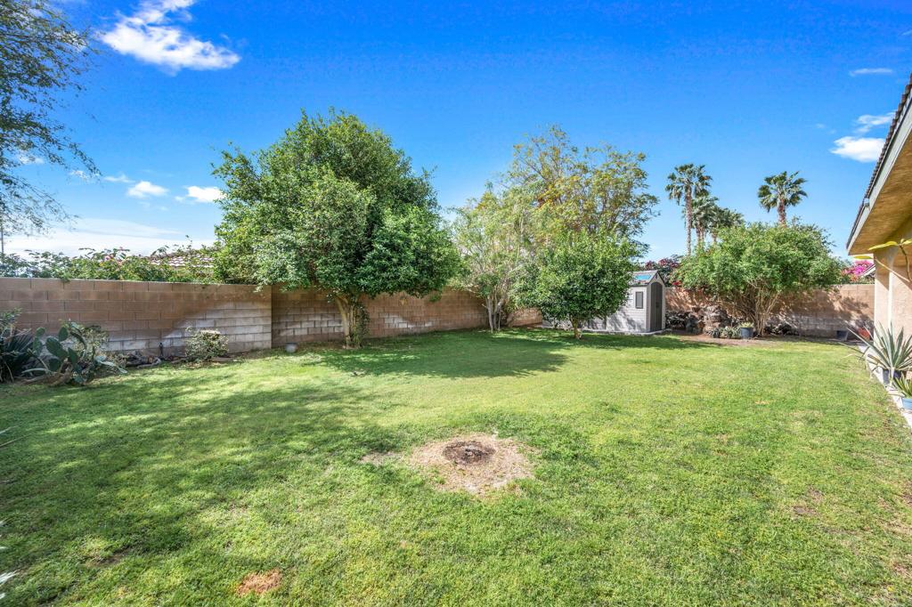 81461 Avenida Esmeralda