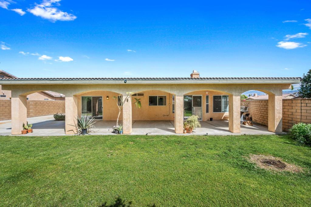 81461 Avenida Esmeralda