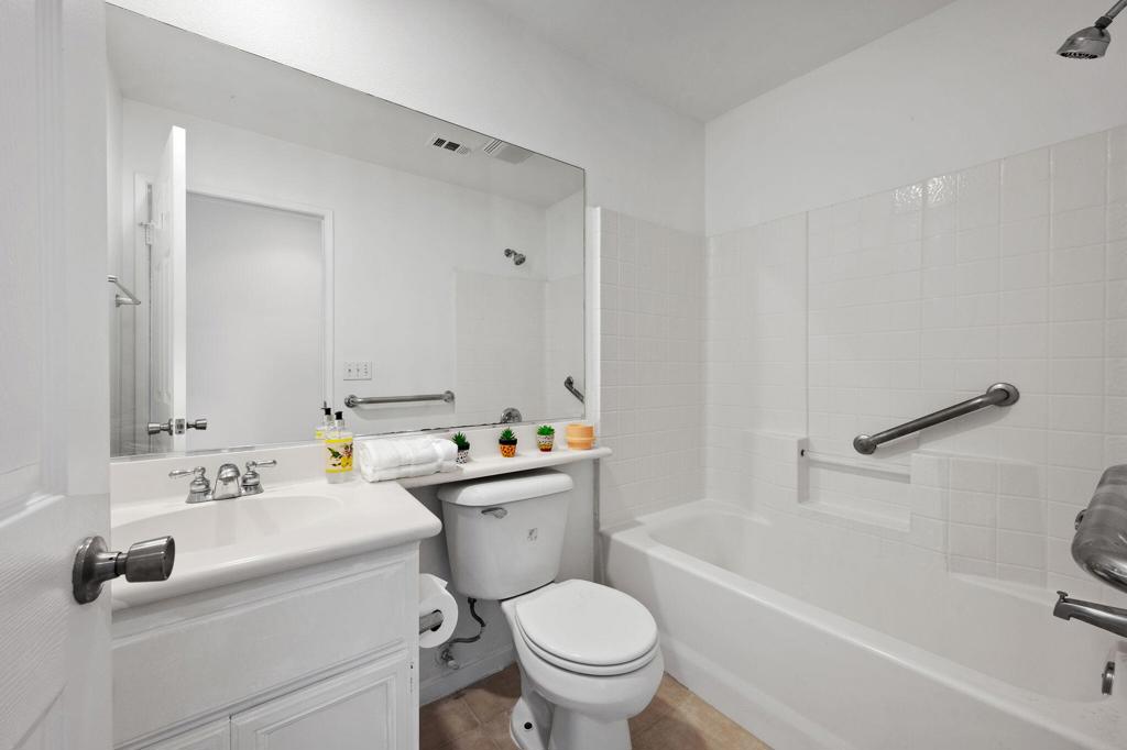 81461 Avenida Esmeralda