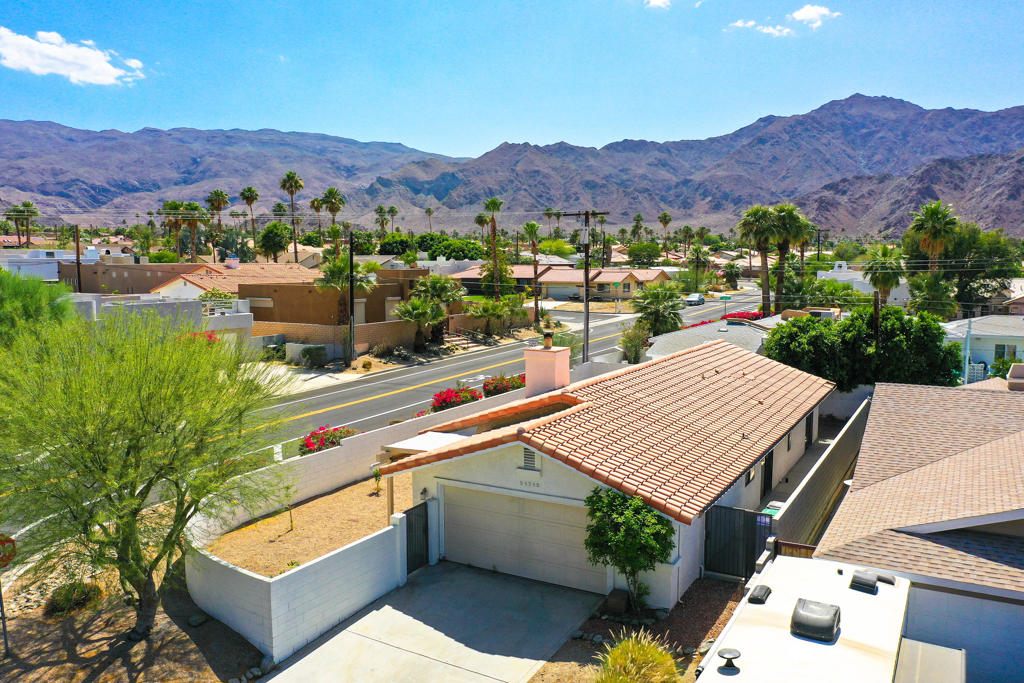 54245 Avenida Mendoza