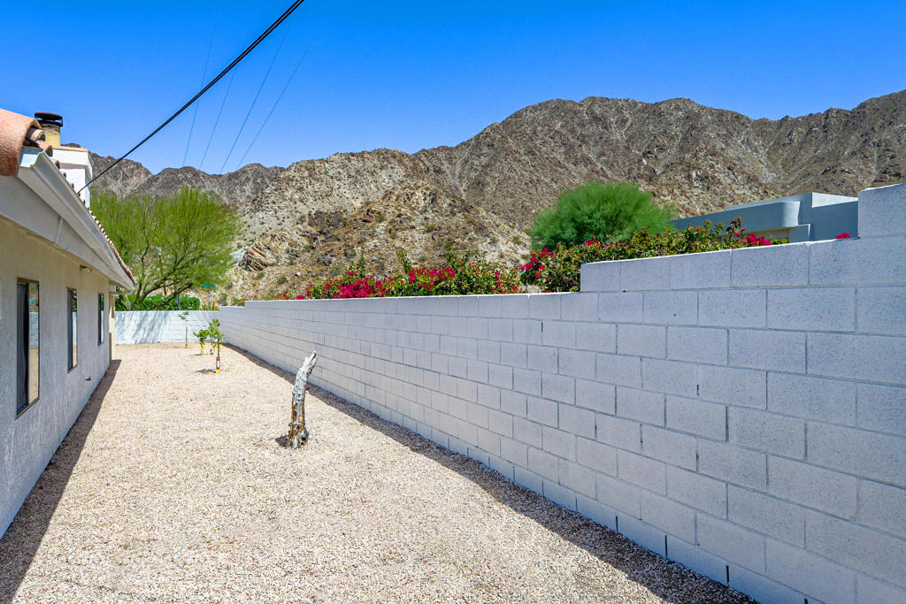 54245 Avenida Mendoza