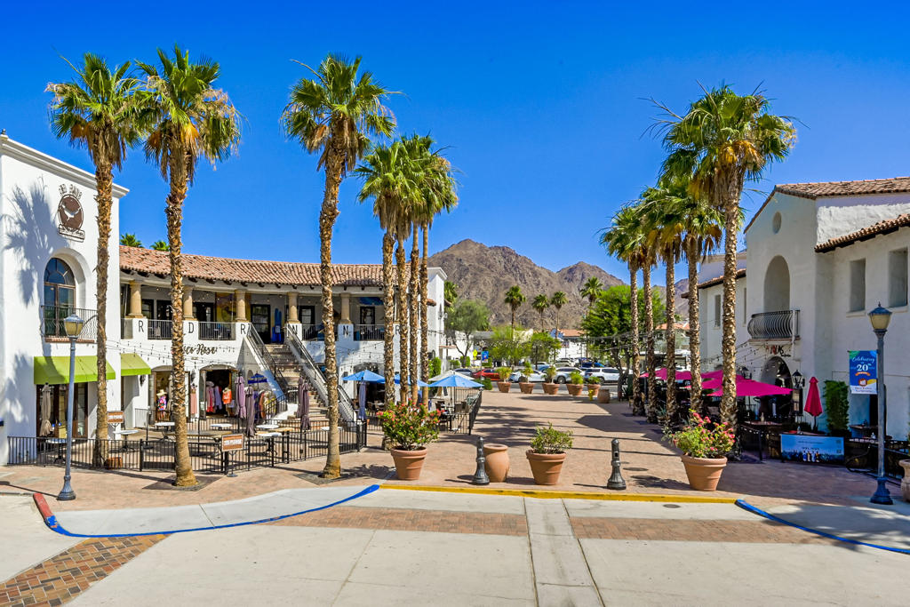 54245 Avenida Mendoza