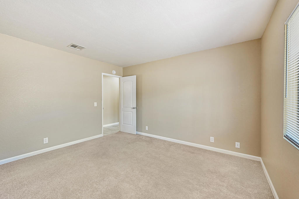 54245 Avenida Mendoza