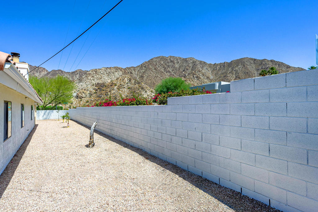 54245 Avenida Mendoza