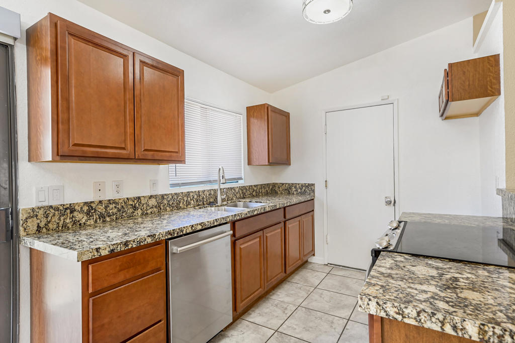 54245 Avenida Mendoza