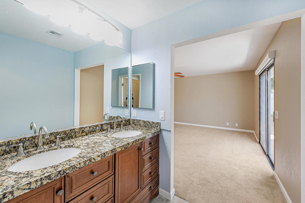 54245 Avenida Mendoza